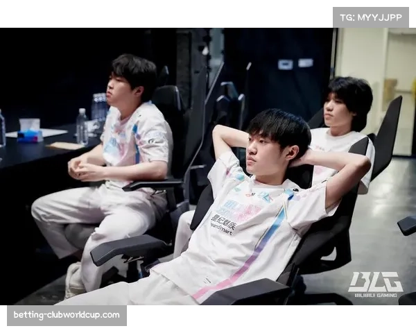 左手畅谈世界赛前景LPL三强实力均衡BLG在一比一组稳健保持竞争信心